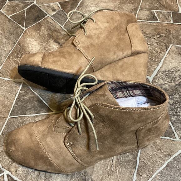 Forever Link Shoes - New Forever Women’s Patricia Lace Up Faux Suede Ankle Wedge Booties Sz 8
